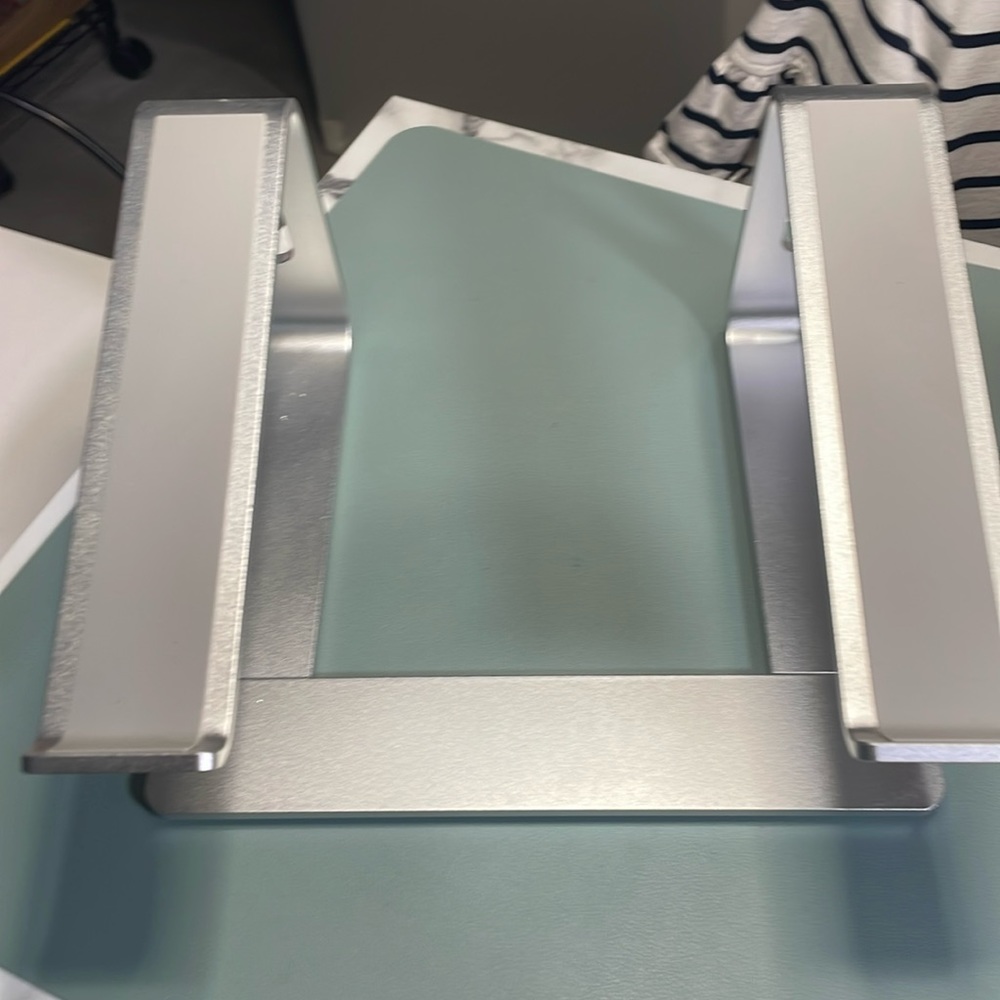 Laptop stand